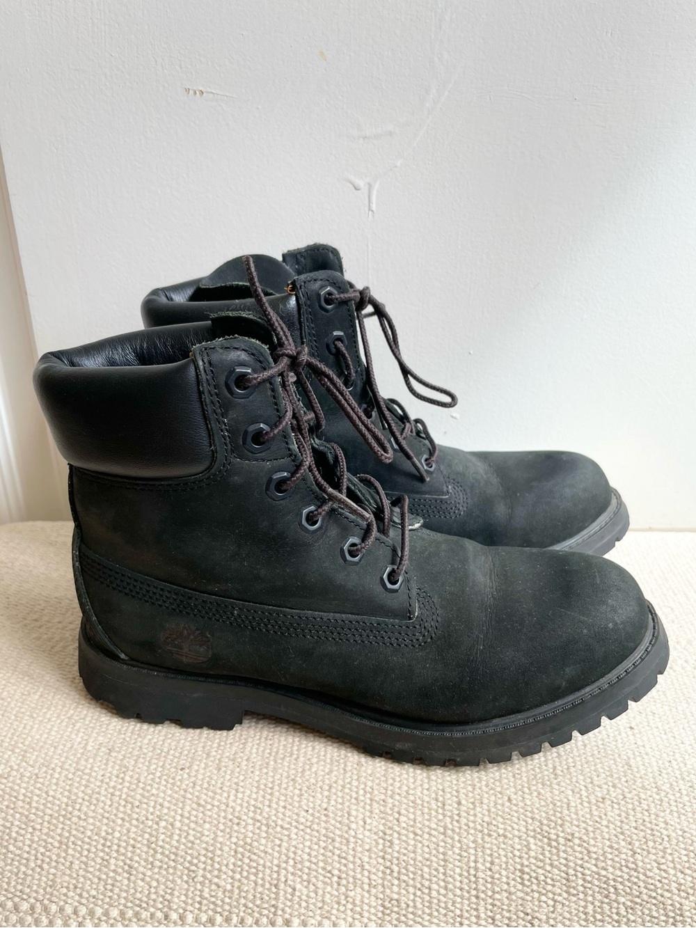 Timberland  Boots Women Size 6.5 Black Leather Lug Sole Combat
